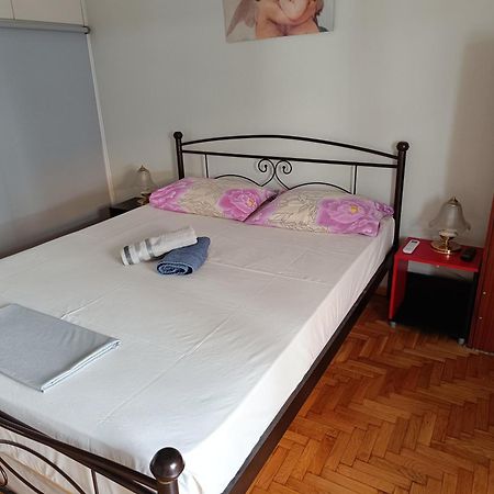 Apartamento Acropolis Within 10Min. Walk! Atenas Exterior foto